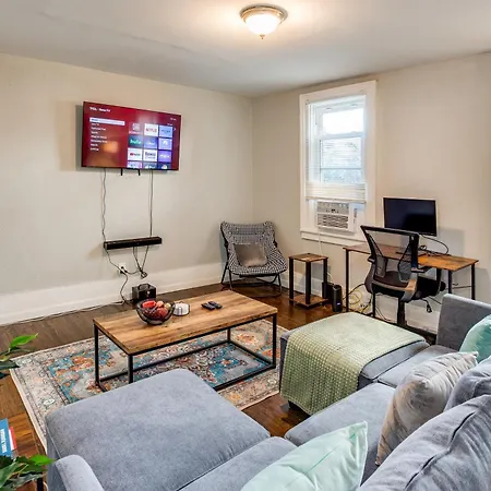 3Br Home With In-Unit Laundry, Parking, Sound Bar